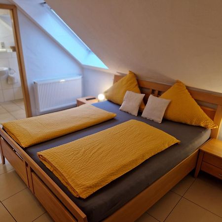 Weingut U. Gaestehaus Becker Platten Exteriör bild